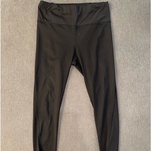 Athleta leggings with zipper pocket in back